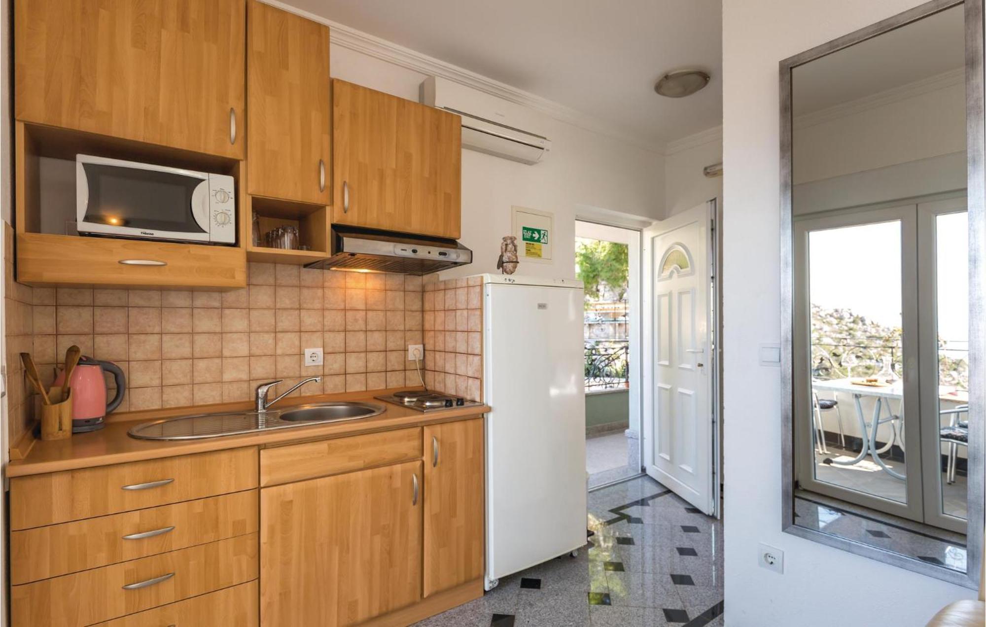 Amazing Apartment In Makarska With House Sea View Exterior foto