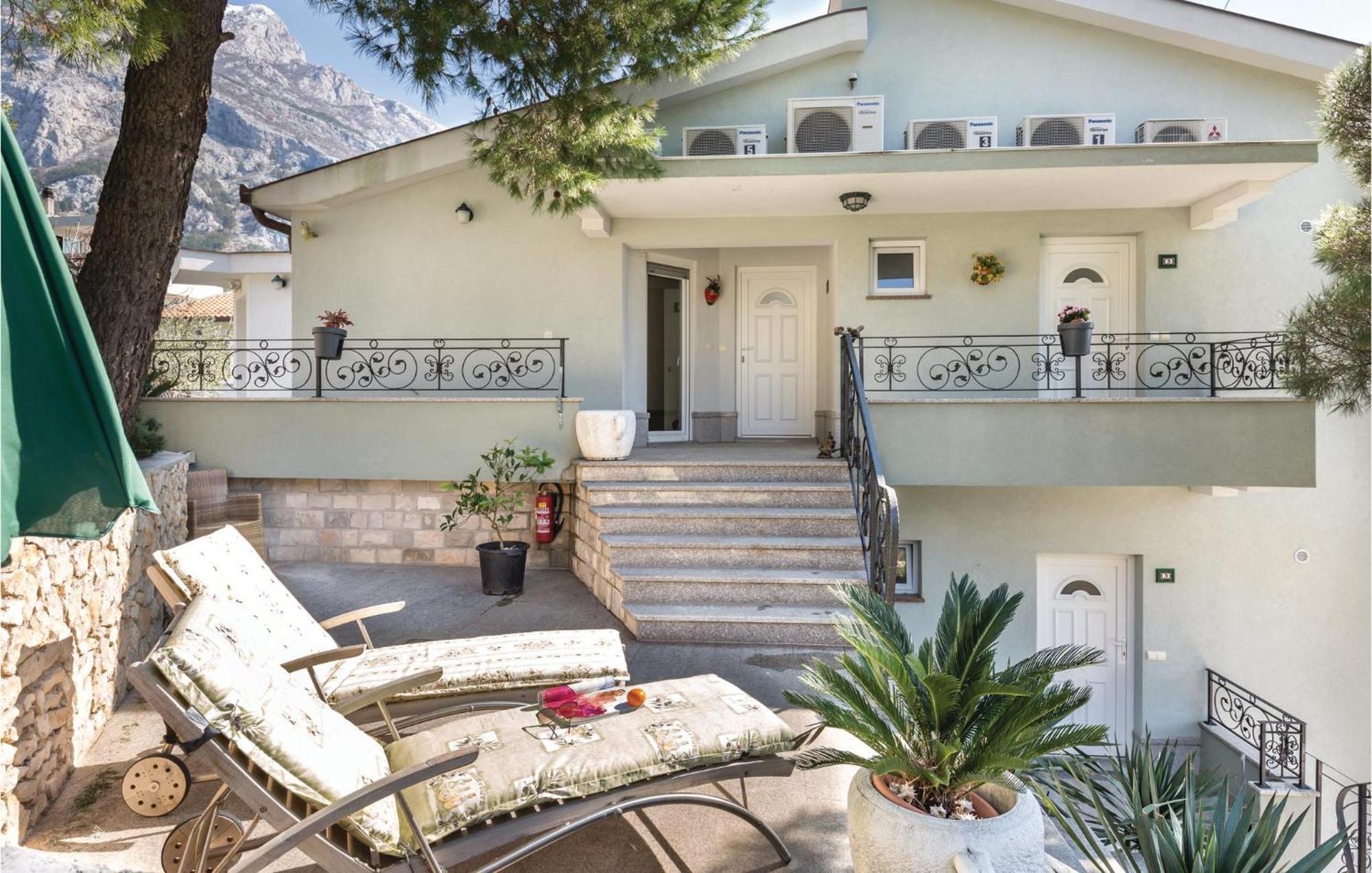 Amazing Apartment In Makarska With House Sea View Exterior foto