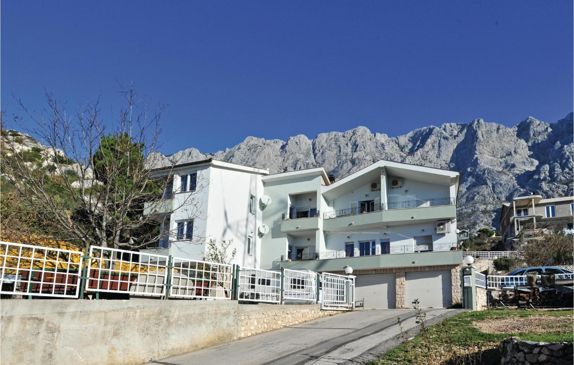 Amazing Apartment In Makarska With House Sea View Exterior foto