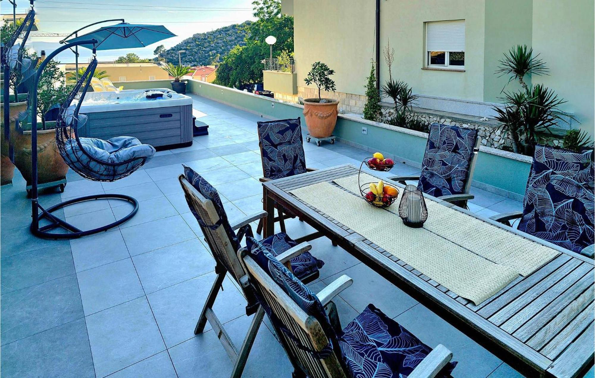 Amazing Apartment In Makarska With House Sea View Exterior foto